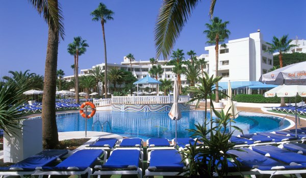 600×350-SolLanzarote-Pool2.jpg