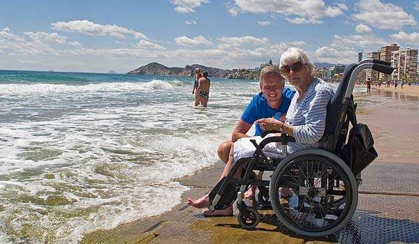 Vele gehandicapten vakanties binnen en buiten de EU | 600×350-SP-Benidorm-ZH-strand | Vele gehandicapten vakanties binnen en buiten de EU